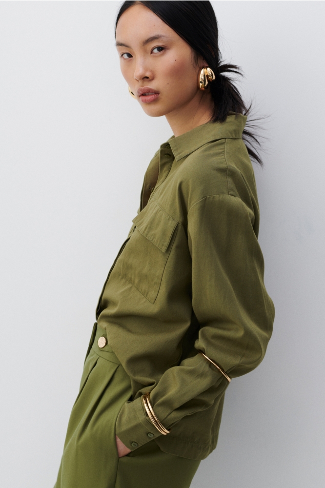 Vila groene dames blouse | Model zijaanzicht