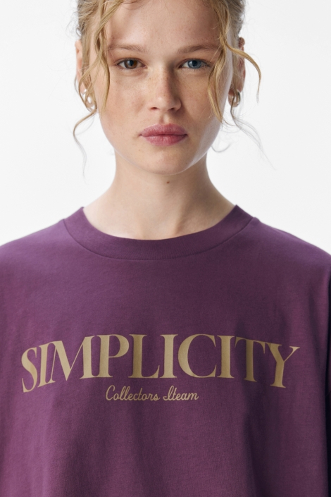 Object paarse dames t-shirt | Close up