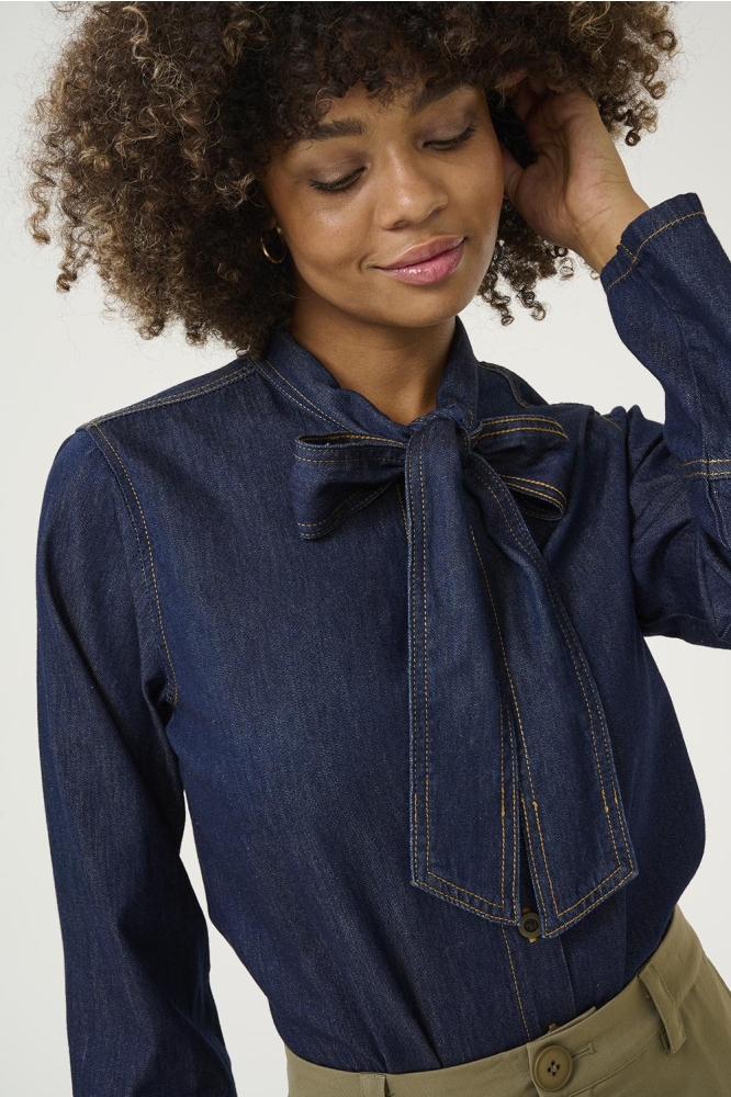 Culture blauwe dames blouse | Close up