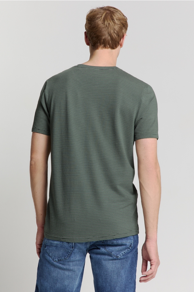 NO-EXCESS groene heren t-shirt | Model achteraanzicht