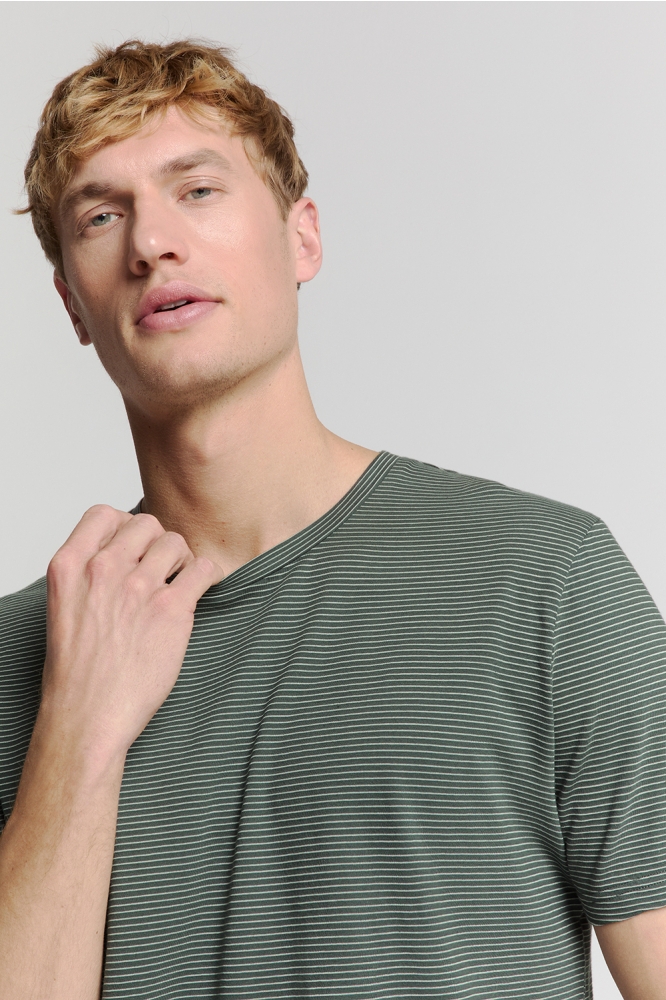 NO-EXCESS groene heren t-shirt | Close up
