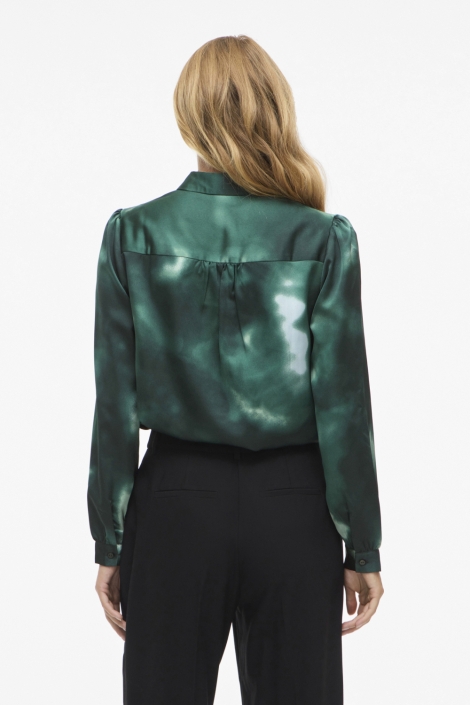 Vila groene dames blouse | Model achteraanzicht