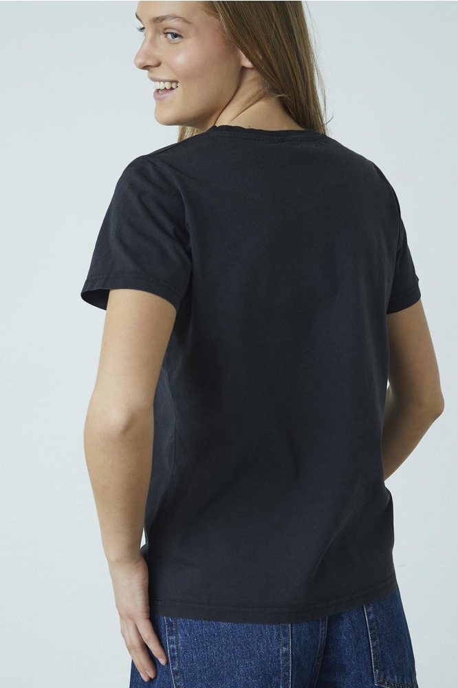 SisterS point zwarte dames t-shirt | Model achteraanzicht
