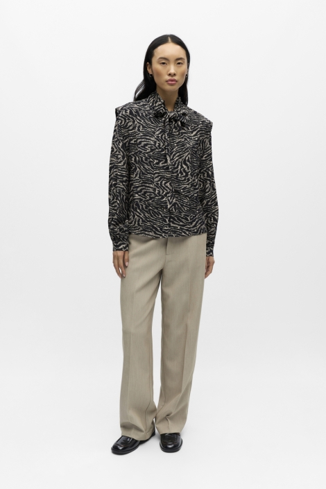 Object zwarte dames blouse | Model