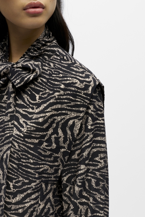 Object zwarte dames blouse | Kleurstaal