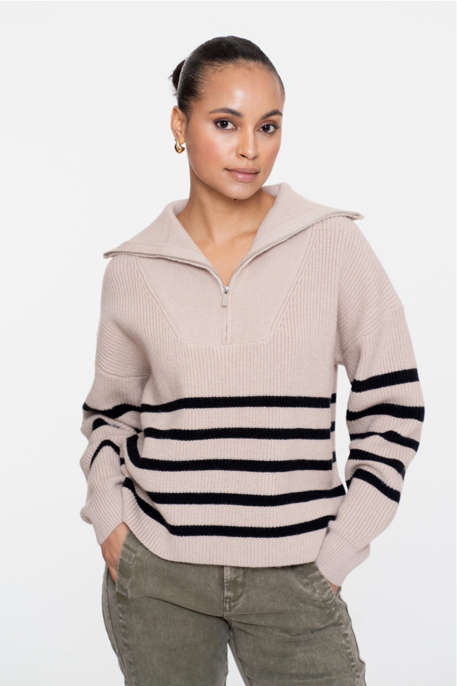 Geisha beige dames trui | Model vooraanzicht