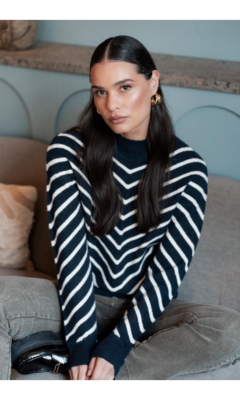 TRUI MET STREEPDESSIN EN TURTLENECK 54504 10 NAVY/OFFWHITE