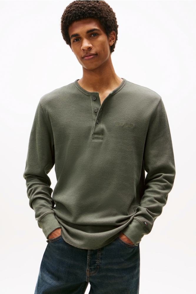 Tommy Jeans groene heren t-shirt | Model vooraanzicht