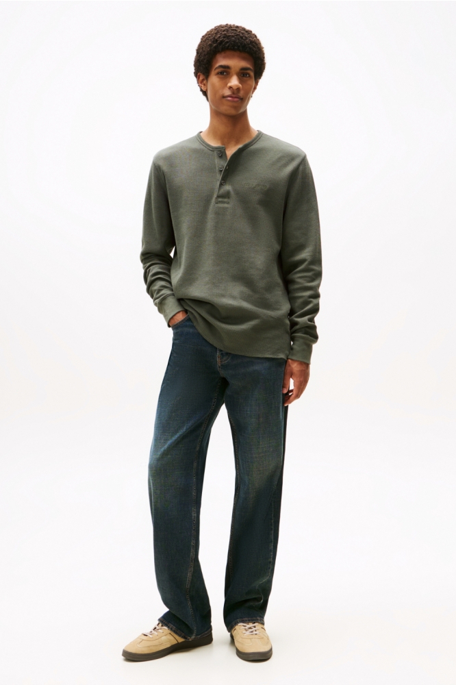 Tommy Jeans groene heren t-shirt | Model