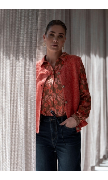 BOUCLE GILET MET OPVALLENDE KNOPEN 54537 14 SALMON