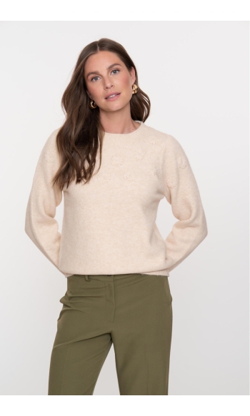 GEBREIDE TRUI MET BLOEMENDETAIL 54849 14 720 Sand