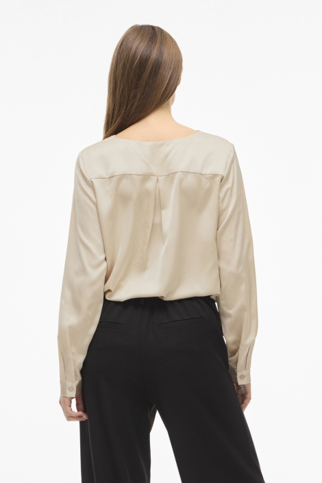 Vila beige dames blouse | Model achteraanzicht