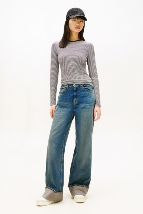 Tommy Jeans zwarte dames t-shirt | Model