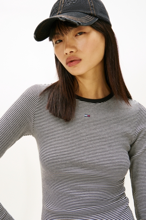 Tommy Jeans zwarte dames t-shirt | Close up