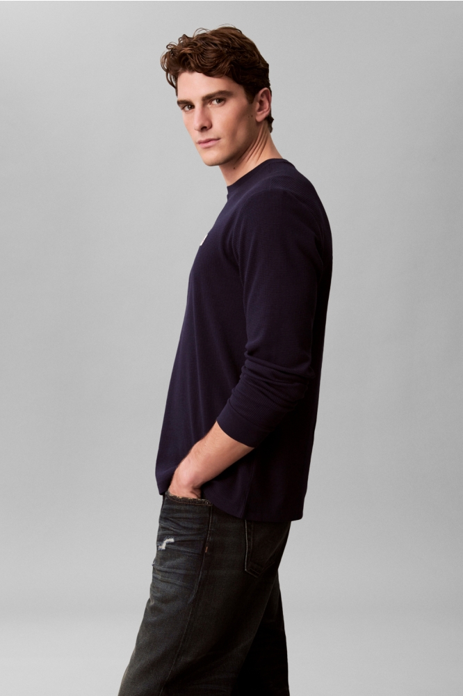 Calvin Klein blauwe heren trui | Model zijaanzicht