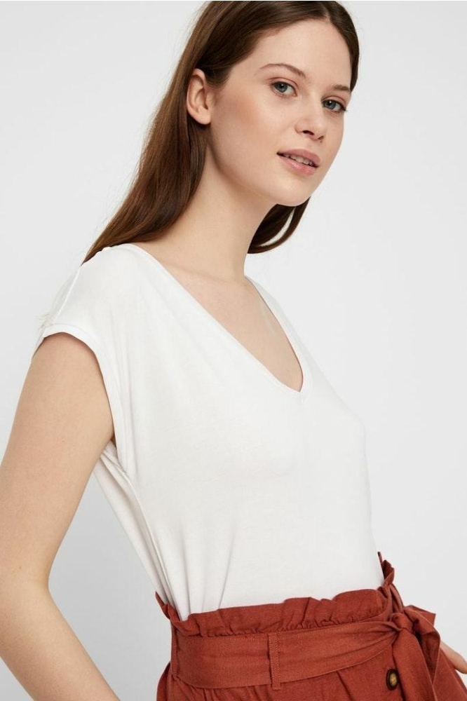 Pieces witte dames t-shirt | Model zijaanzicht