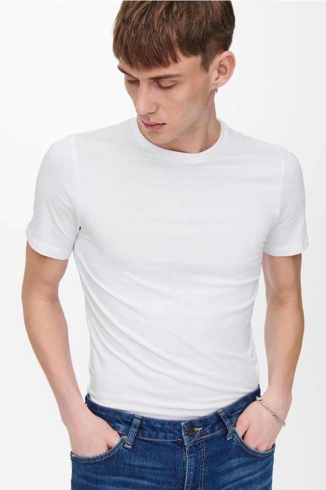 Only & Sons witte heren t-shirt | Model vooraanzicht