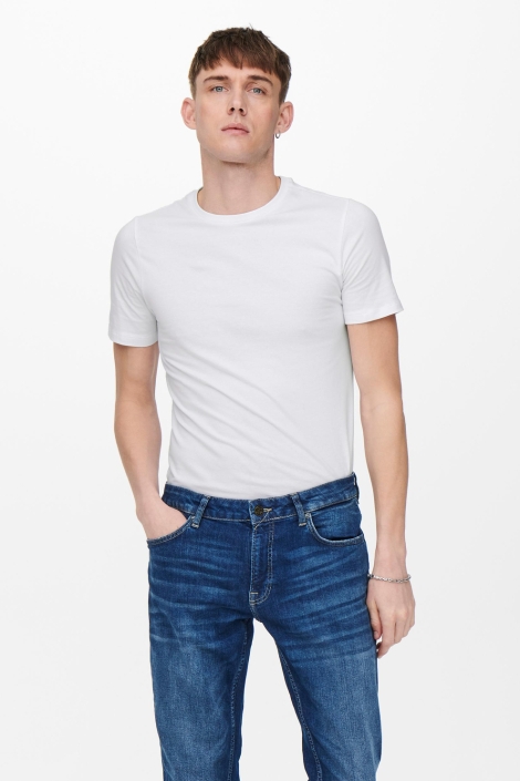 Only & Sons witte heren t-shirt | Model vooraanzicht