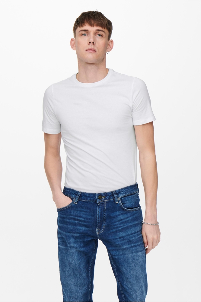 Only & Sons witte heren t-shirt | Model vooraanzicht
