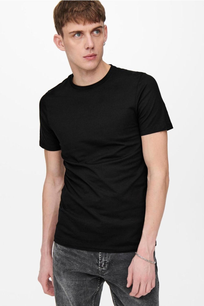 Only & Sons zwarte heren t-shirt | Model vooraanzicht