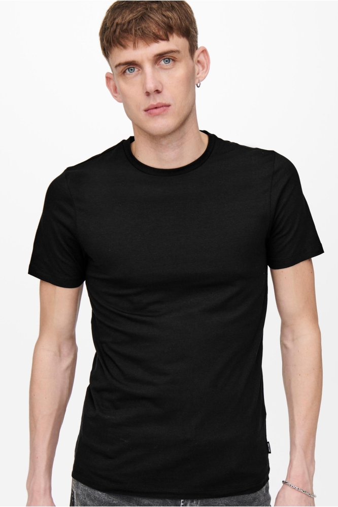 Only & Sons zwarte heren t-shirt | Model vooraanzicht