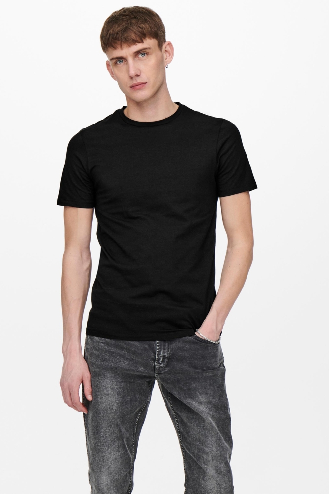 Only & Sons zwarte heren t-shirt | Model vooraanzicht