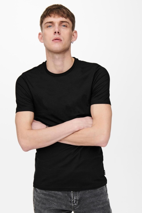 Only & Sons zwarte heren t-shirt | Model vooraanzicht