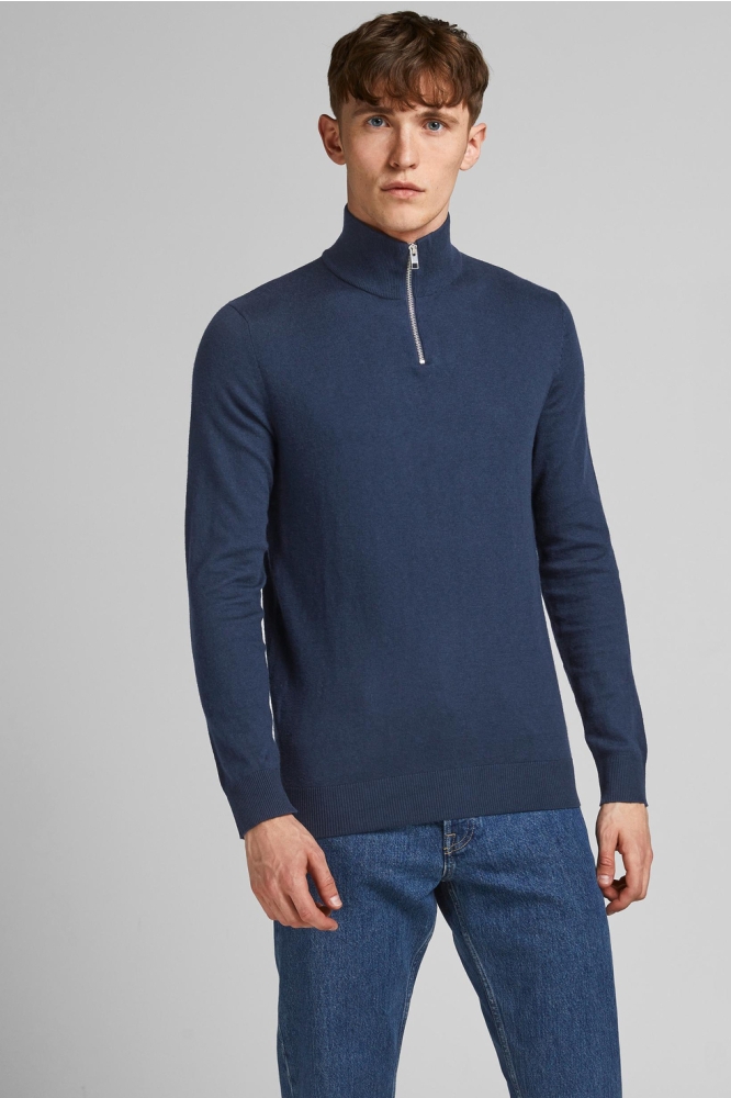 Jack & Jones blauwe heren trui | Model vooraanzicht