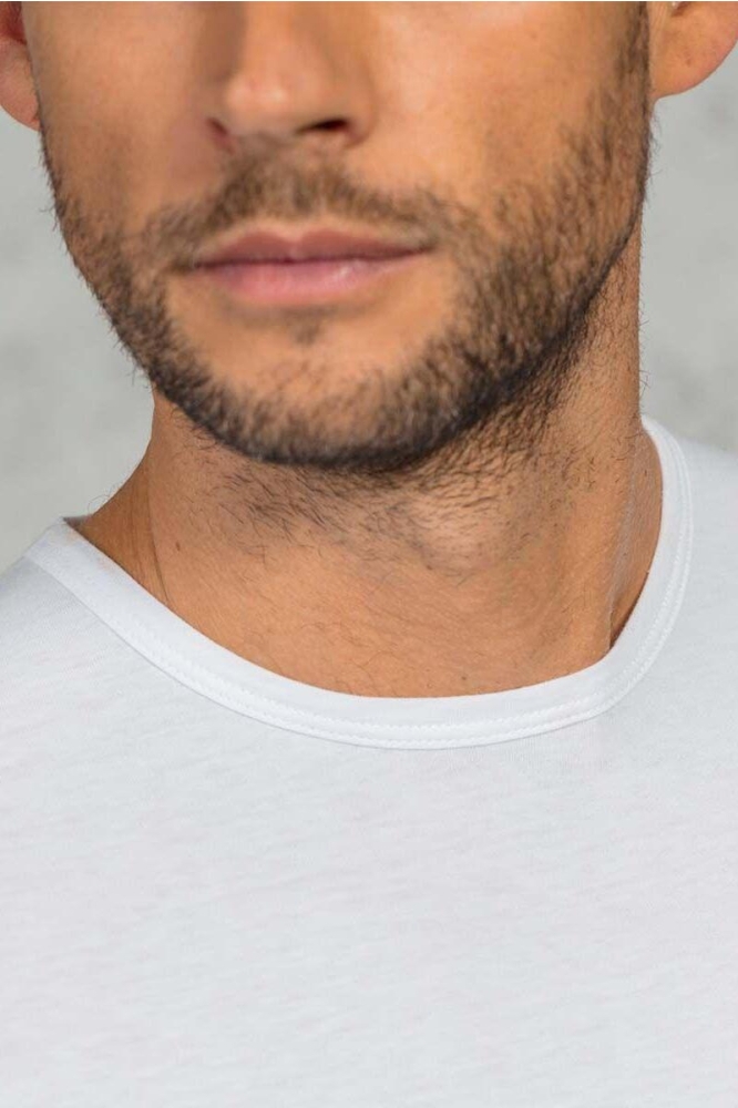 RJ Bodywear witte heren t-shirt | Close up