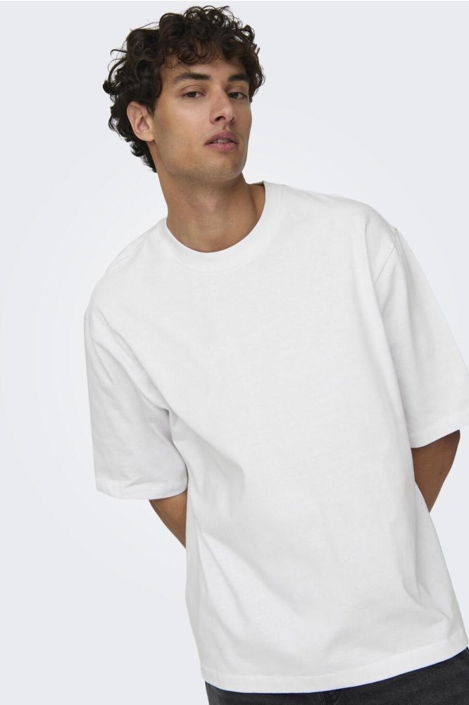 Only & Sons witte heren t-shirt | Model vooraanzicht