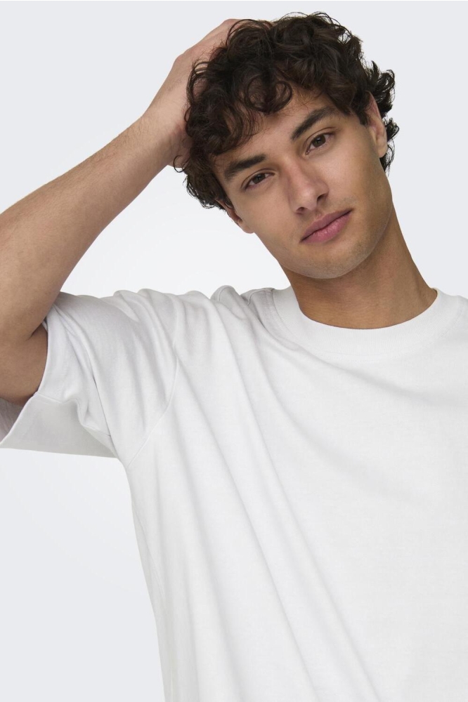Only & Sons witte heren t-shirt | Model vooraanzicht