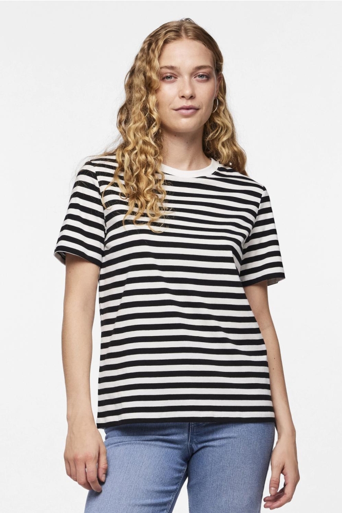 Pieces zwarte dames t-shirt | Model vooraanzicht