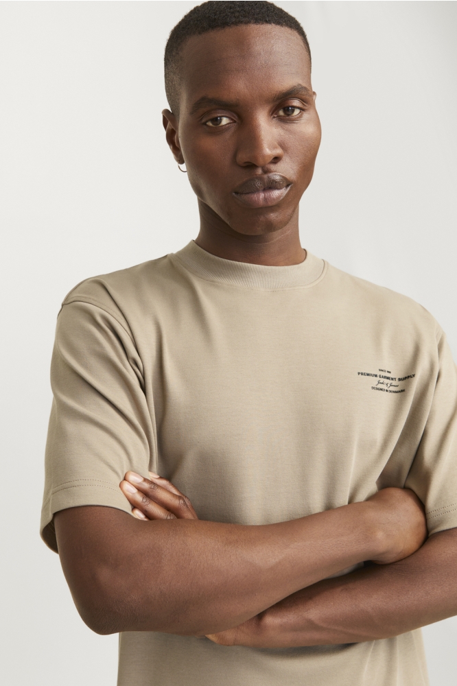 Jack & Jones beige heren t-shirt | Model vooraanzicht