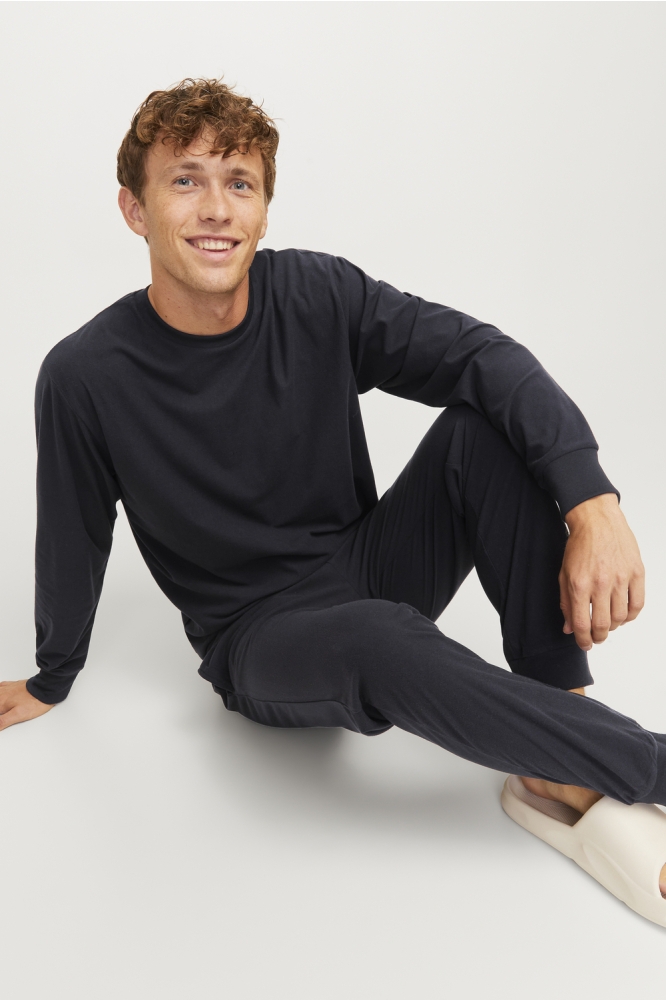 Jack & Jones zwarte heren sweater | Model vooraanzicht