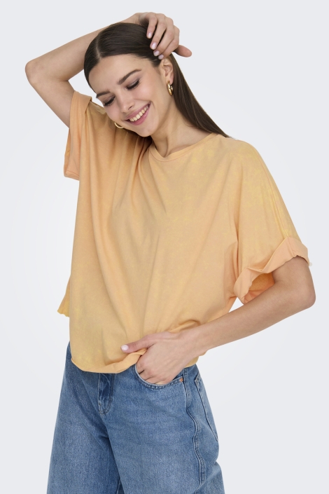 Only oranje dames t-shirt | Model zijaanzicht