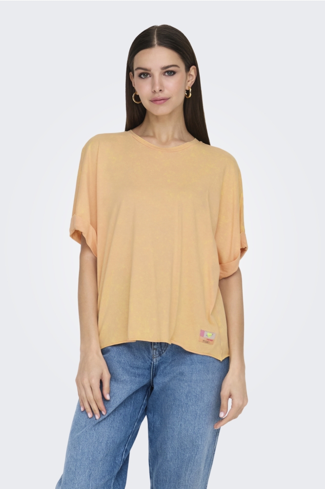 Only oranje dames t-shirt | Model vooraanzicht