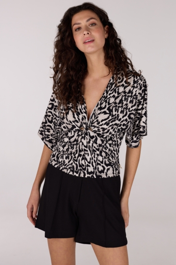 Juffrouw Jansen T-shirt FUAN HS25 SHIRT VA 134 KNOT DETAIL 000124 LEOPARD