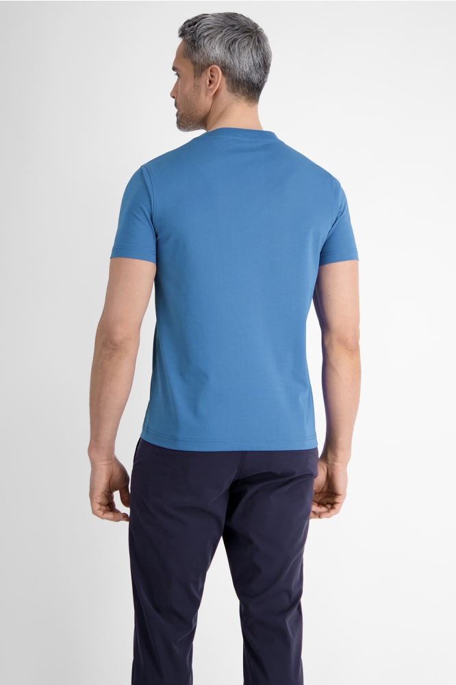 Lerros blauwe heren t-shirt | Model achteraanzicht