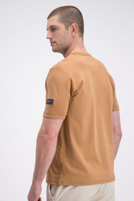 Gabbiano camel heren t-shirt | Model achteraanzicht