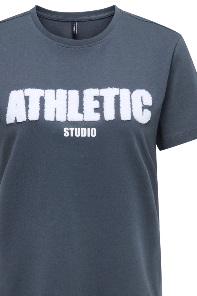 Only blauwe dames t-shirt | Close up