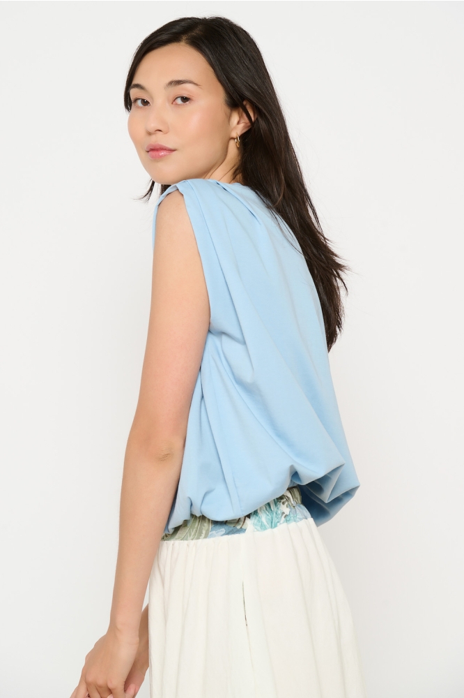 LolaLiza blauwe dames top | Model zijaanzicht