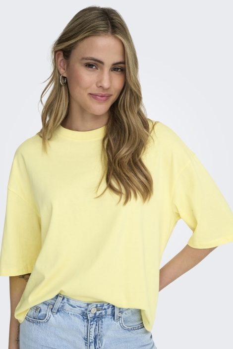 Only gele dames t-shirt | Model vooraanzicht