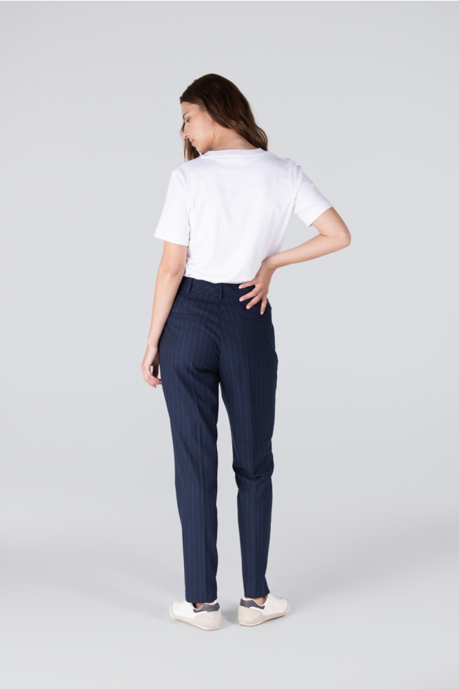 Juffrouw Jansen witte dames t-shirt | Model achteraanzicht