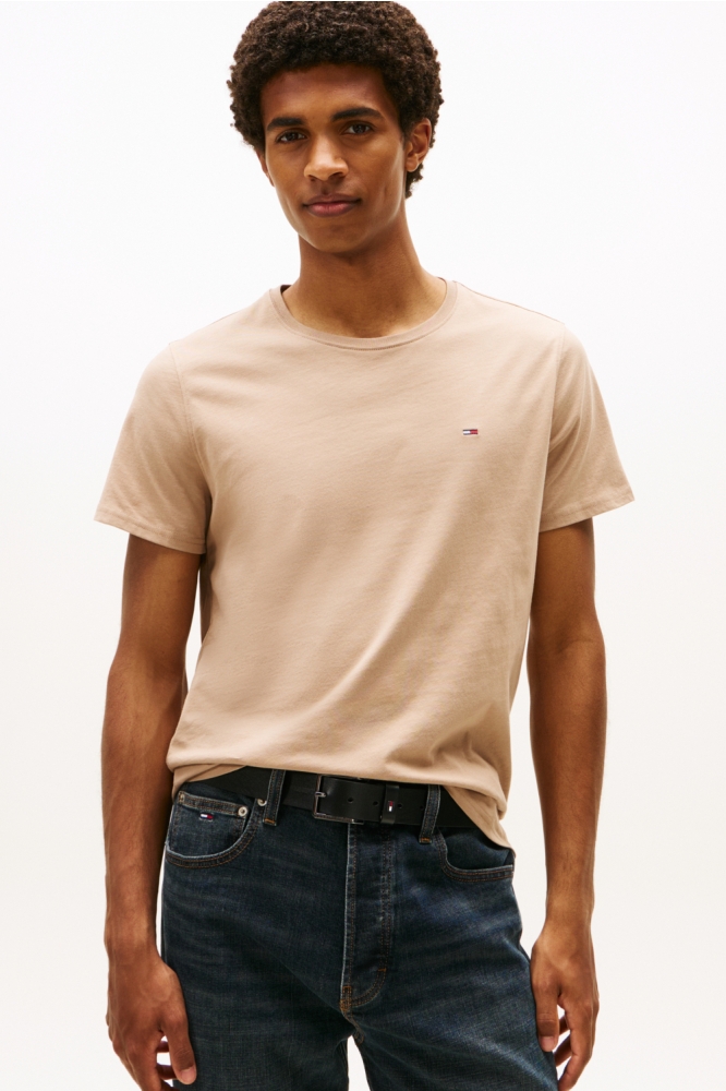 Tommy Jeans taupe heren t-shirt | Model vooraanzicht