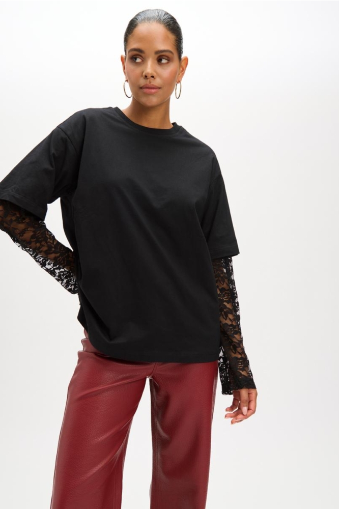 Refined Department zwarte dames t-shirt | Model vooraanzicht