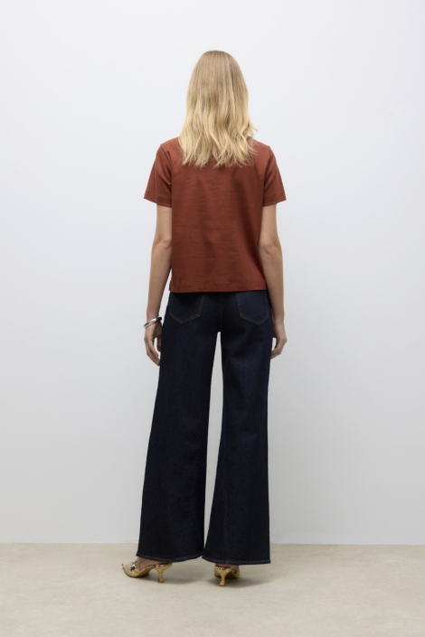 Vero Moda bruine dames t-shirt | Model achteraanzicht