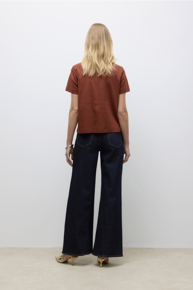 Vero Moda bruine dames t-shirt | Model achteraanzicht