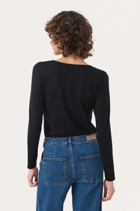 Part Two zwarte dames t-shirt | Model achteraanzicht