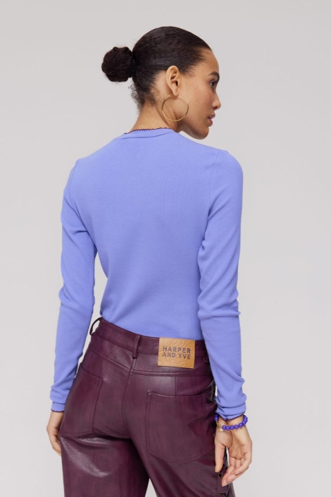 Harper & Yve blauwe dames t-shirt | Model achteraanzicht