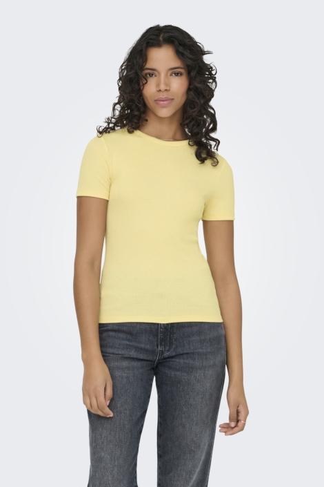 Only gele dames t-shirt | Model vooraanzicht